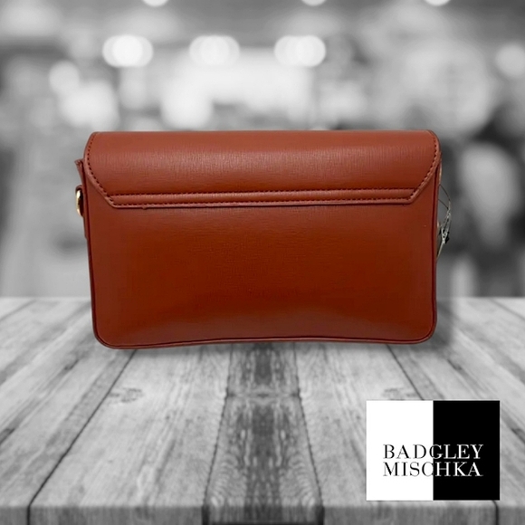 Badgley Mischka Crossbody w/ Bow on Plate Coffee NWT - Picture 2 of 10
